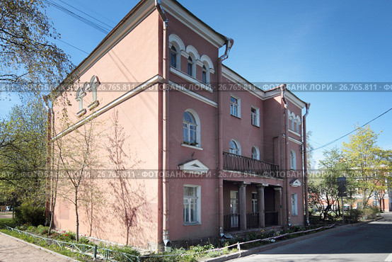 Петергоф, дом на Самсоновской улице (2017 год). Редакционное фото, фотограф Дмитрий Неумоин / Фотобанк Лори