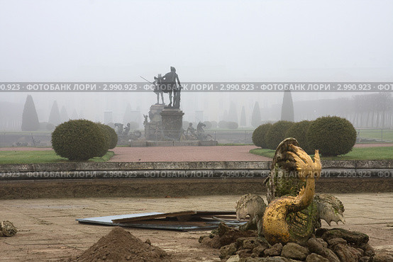 Петергоф. Верхний сад. Фонтан "Межеумный" (2011 год). Редакционное фото, фотограф Литвяк Игорь / Фотобанк Лори