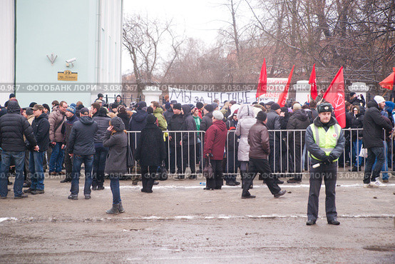 Петрозаводск, Карелия - митинг у здания Правительства 10 декабря 2011 года. Редакционное фото, фотограф Павел С. / Фотобанк Лори