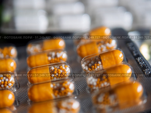 Pharmaceutical Capsules in Blister Pack Displaying Medication. Стоковое фото, фотограф Sergakoff / Фотобанк Лори