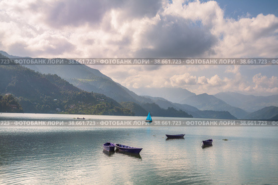 Phewa lake (2012 год). Стоковое фото, фотограф Юлия Бабкина / Фотобанк Лори