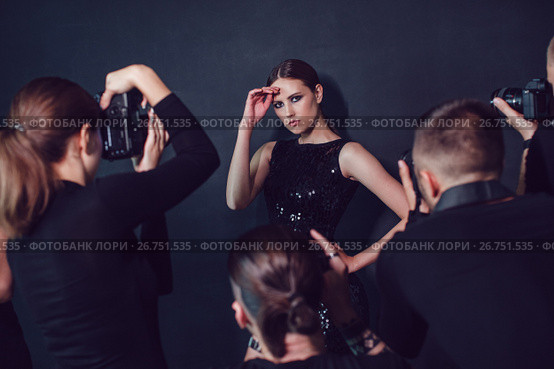 Photographers paparazzi take photos of beautiful woman in cocktail dresses. Стоковое фото, фотограф Женя Канашкин / Фотобанк Лори