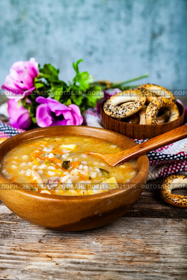 Pickle soup on old wooden table. Стоковое фото, фотограф Елена Блохина / Фотобанк Лори