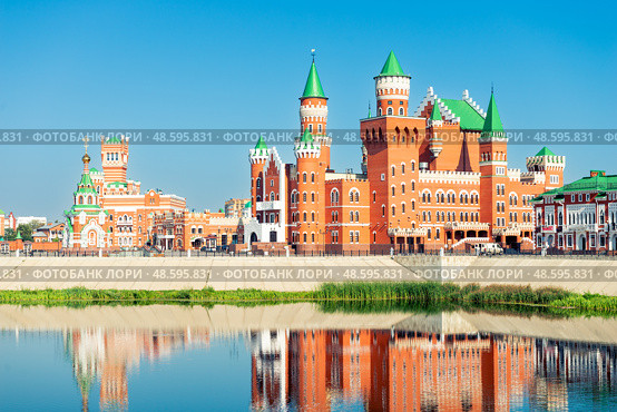 Picturesque Republican Puppet Theater in Yoshkar-Ola on the river embankment. Russia (2022 год). Стоковое фото, фотограф Константин Лабунский / Фотобанк Лори