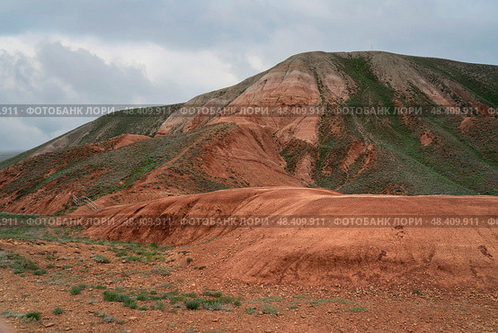 Picturesque slopes of the highest point of the Caspian lowland - Bolshoe Bogdo Mountains on a summer day, Bogdinsk-Baskunchak Nature Reserve, Akhtuba district, Astrakhan region, Russia. Стоковое фото, фотограф Ula Ulachka / Фотобанк Лори
