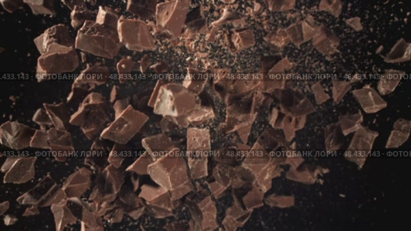 Pieces of chocolate fly up and fall down. Filmed on a high-speed camera at 1000 fps. Стоковое видео, видеограф Артем Шадрин / Фотобанк Лори