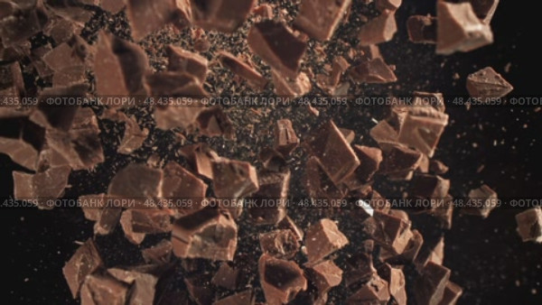 Pieces of chocolate fly up and fall down. Filmed on a high-speed camera at 1000 fps. Стоковое видео, видеограф Артем Шадрин / Фотобанк Лори