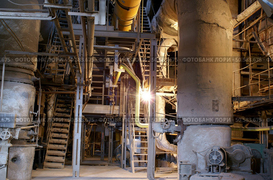 Pipes, tubes, machinery and steam turbine at a power plant. Стоковое фото, агентство Ingram Publishing / Фотобанк Лори