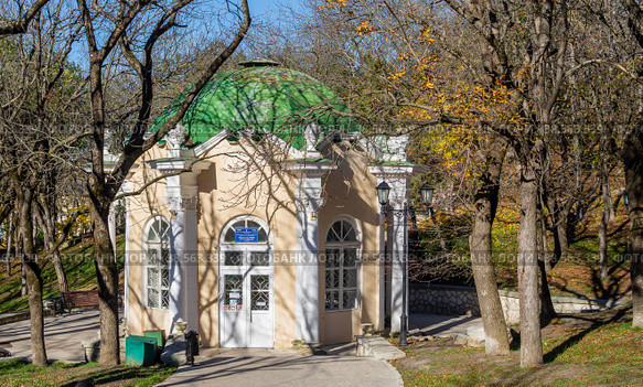 Питьевой бювет источника №7. Пятигорск. Ставропольский край (2022 год). Редакционное фото, фотограф Владимир Макеев / Фотобанк Лори