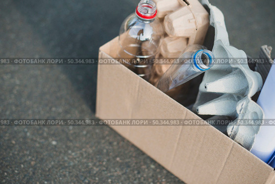 plastic bottle egg cartons recycle cardboard box. Стоковое фото, агентство Ingram Publishing / Фотобанк Лори