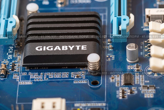 Плата с кулером для микрочипов GIGABYTE. Редакционное фото, фотограф Valeryi Vysotkov / Фотобанк Лори