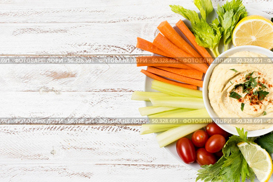 plate hummus assortment vegetables with . High resolution photo. plate hummus assortment vegetables with . High quality photo. Стоковое фото, агентство Ingram Publishing / Фотобанк Лори