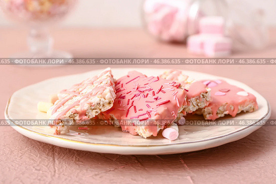 Plate with crispy rice bars on table. Стоковое фото, фотограф Pixel_shot / Фотобанк Лори
