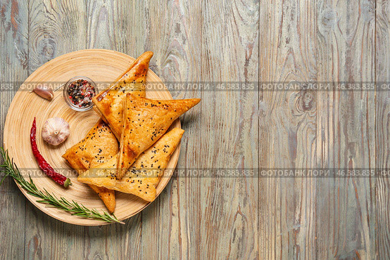 Plate with tasty Uzbek samsa and spices on wooden background. Стоковое фото, фотограф Pixel_shot / Фотобанк Лори