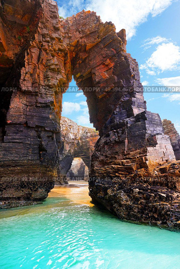 Playa las catedrales Catedrais beach in Ribadeo Galicia of Lugo Spain. Стоковое фото, агентство Ingram Publishing / Фотобанк Лори