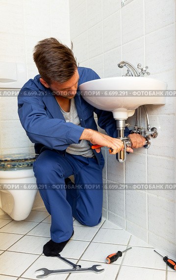 plumber at work. Стоковое фото, фотограф Erwin Wodicka / Фотобанк Лори
