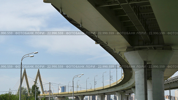Под транспортным мостом "Миллениум" Стоковое фото, фотограф Руслан Гарифуллин / Фотобанк Лори