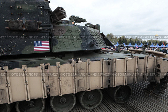 Подбитая во время проведения СВО на Украине военная техника США на выставке в Москве (2024 год). Редакционное фото, фотограф Дмитрий Неумоин / Фотобанк Лори