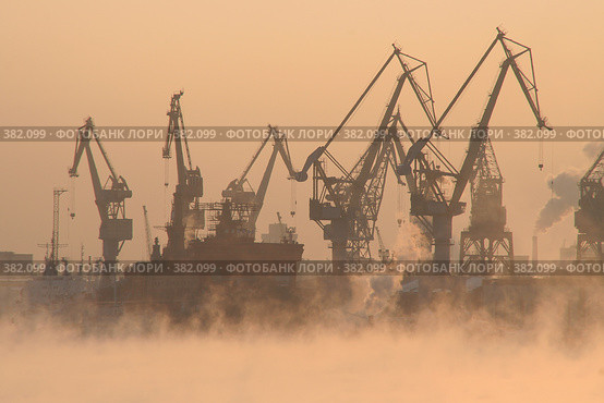 Подъемные краны в морском порту. Стоковое фото, фотограф Георгий Солодко / Фотобанк Лори
