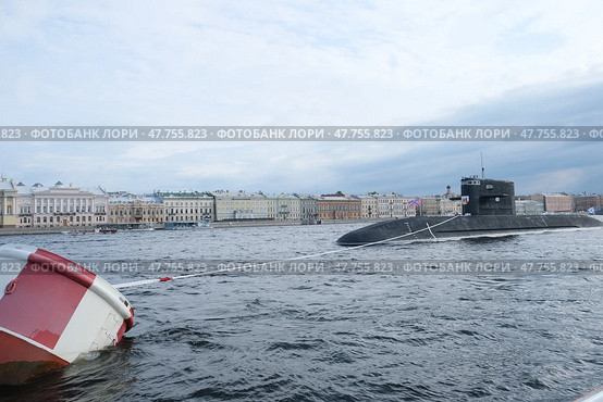 Подводная лодка в акватории Невы. Подготовка к параду в честь дня ВМФ (2023 год) Редакционное фото, фотограф Терехова Марина / Фотобанк Лори