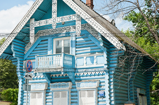 Погодинская изба (фрагмент). Погодинская улица, 12 а. Москва (2017 год). Редакционное фото, фотограф E. O. / Фотобанк Лори