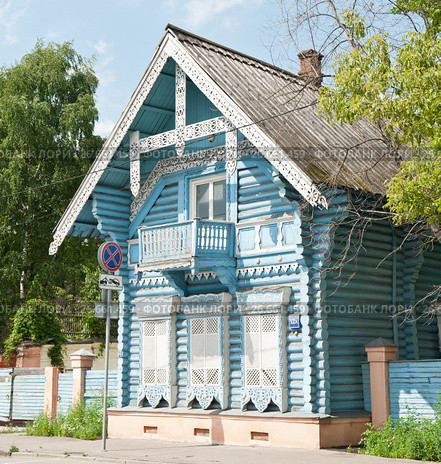 Погодинская изба в солнечный летний день. Погодинская улица. Москва. Россия (2017 год). Редакционное фото, фотограф E. O. / Фотобанк Лори
