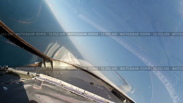 Полет над морем, вид из кабины пилота. Стоковое видео, видеограф Фотограф / Фотобанк Лори