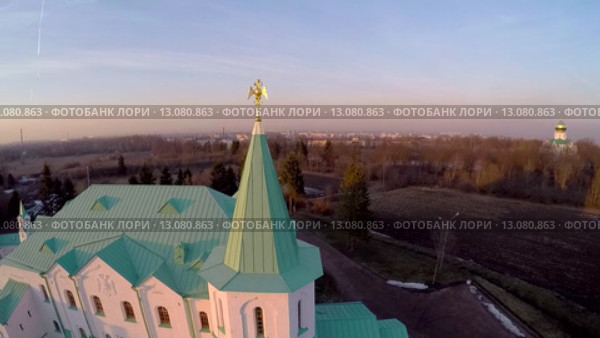 Полет над музеем Ратная Палата, в Царском Селе, Петербург, на закате (2015 год). Редакционное видео, видеограф Всеволод / Фотобанк Лори