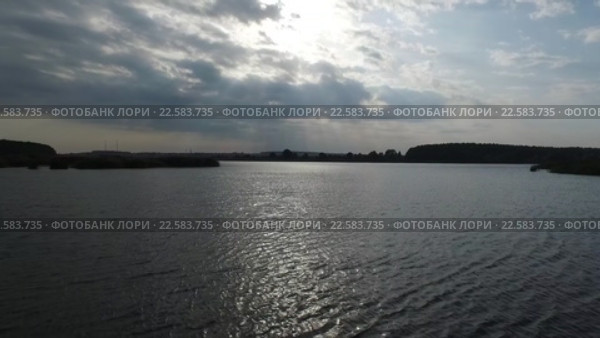 Полет над озером. Аэросъемка. Стоковое видео, видеограф Бубнов Дмитрий / Фотобанк Лори