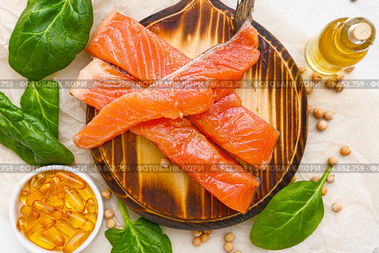 Полезные продукты, богатые омега-3 на столе. Стоковое фото, фотограф Pixel_shot / Фотобанк Лори