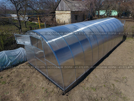 Polycarbonate greenhouse assembled from parts, prefabricated greenhouse. Стоковое фото, фотограф Леонид Еремейчук / Фотобанк Лори