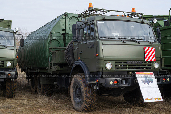 Понтонный автомобиль Камаз-53501 с речным звеном понтонно-мостового парка ПМП. Волжский, Волгоградская область, Россия. (2020 год). Редакционное фото, фотограф Андрей Цыганков / Фотобанк Лори
