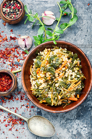 Popular food of the Middle East.Stew bulgur.Bulgur with portulak.. Stewed bulgur with portulak. Стоковое фото, агентство Ingram Publishing / Фотобанк Лори