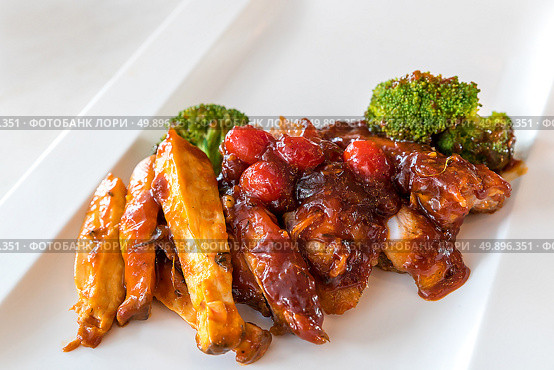 Pork Rib Grilled and Fried Potato Wedges on White Plate with Sauce and Veggies, Gourmet cuisine. Стоковое фото, агентство Ingram Publishing / Фотобанк Лори