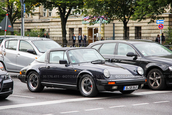 Porsche 911 Targa (2013 год). Редакционное фото, фотограф Art Konovalov / Фотобанк Лори