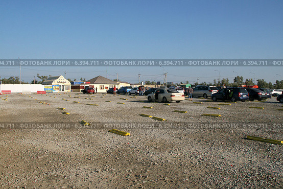 Порт Кавказ, первый "отстойник" для автомобилистов (2014 год). Редакционное фото, фотограф Щеголева Ольга / Фотобанк Лори