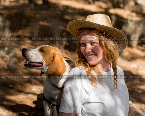 portrait beautiful woman her dog looking away. Стоковое фото, агентство Ingram Publishing / Фотобанк Лори