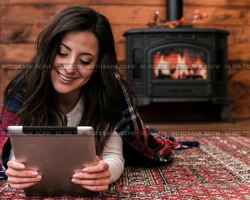 portrait beautiful woman home. Стоковое фото, агентство Ingram Publishing / Фотобанк Лори