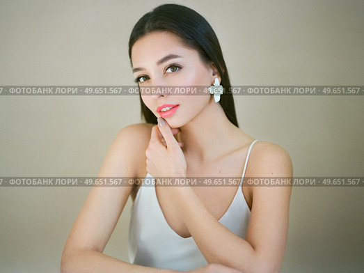 Portrait beautiful young woman with clean fresh skin. Model with healthy skin, close up portrait. Cosmetology, beauty and spa. Film photography. Стоковое фото, агентство Ingram Publishing / Фотобанк Лори