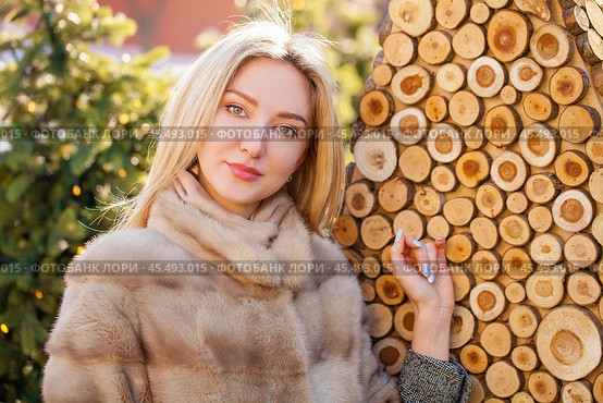 Portrait close up of young beautiful happy woman. Стоковое фото, фотограф Андрей Аркуша / Фотобанк Лори