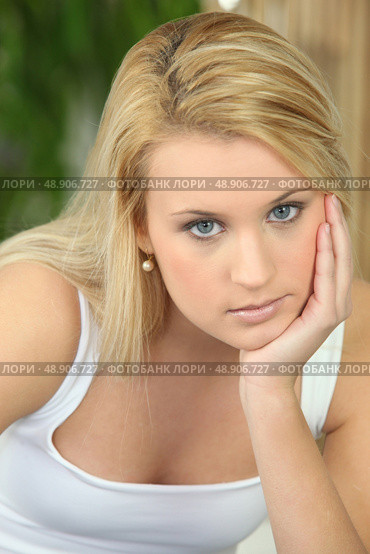 Portrait of a bored teenager. Стоковое фото, агентство Ingram Publishing / Фотобанк Лори