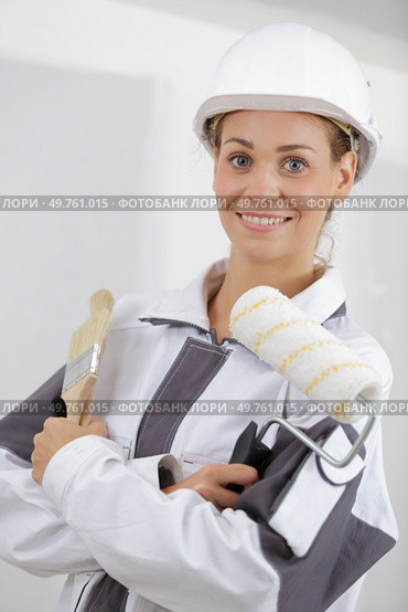portrait of a cheerful female painter. Стоковое фото, агентство Ingram Publishing / Фотобанк Лори