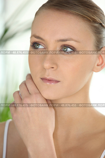 Portrait of a fair-skinned woman. Стоковое фото, агентство Ingram Publishing / Фотобанк Лори