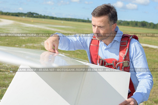 portrait of a man checking scratches on the wings. Стоковое фото, агентство Ingram Publishing / Фотобанк Лори