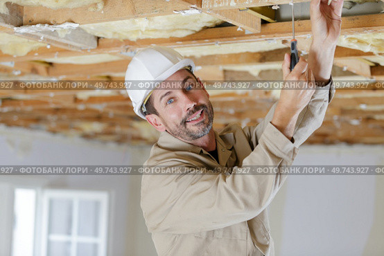 portrait of a man working on a ceiling. Стоковое фото, агентство Ingram Publishing / Фотобанк Лори