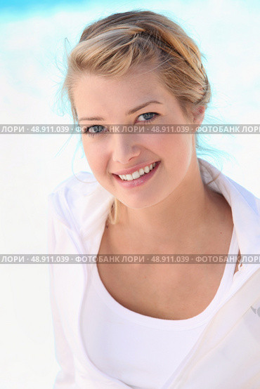 Portrait of an attractive young woman. Стоковое фото, агентство Ingram Publishing / Фотобанк Лори