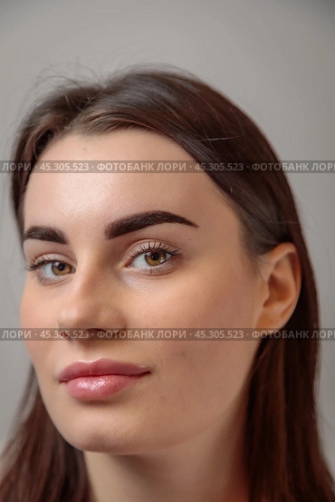 Portrait of beautiful young woman showing perfect eyebrows after microblading treatment. Стоковое фото, фотограф Юрий Поздников / Фотобанк Лори