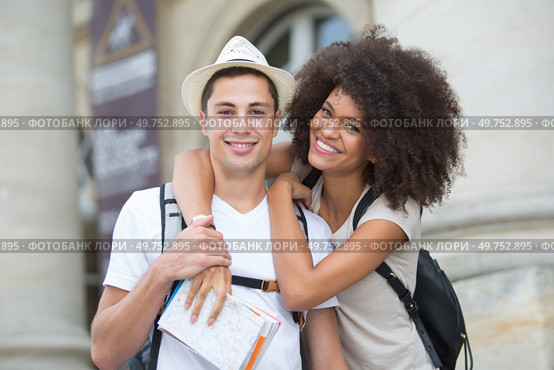 portrait of couple touring the city. Стоковое фото, агентство Ingram Publishing / Фотобанк Лори