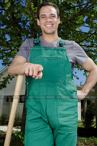 portrait of happy male gardener. Стоковое фото, агентство Ingram Publishing / Фотобанк Лори