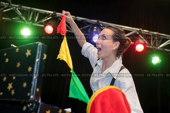 portrait of magician performing tricks. Стоковое фото, агентство Ingram Publishing / Фотобанк Лори
